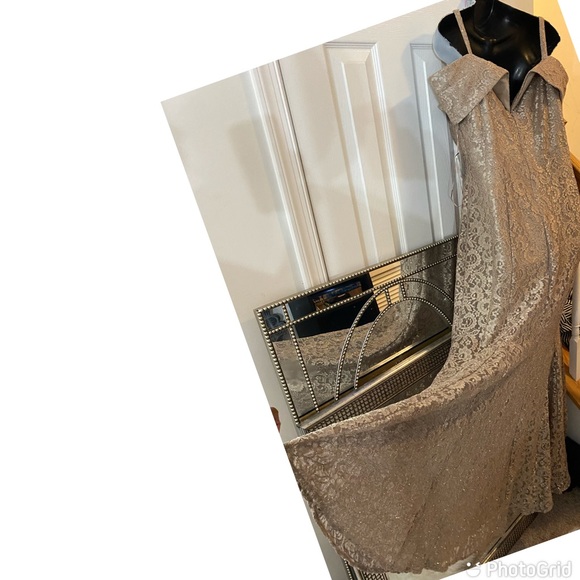 Women’s formal gown, gold, size 14W - Picture 6 of 7